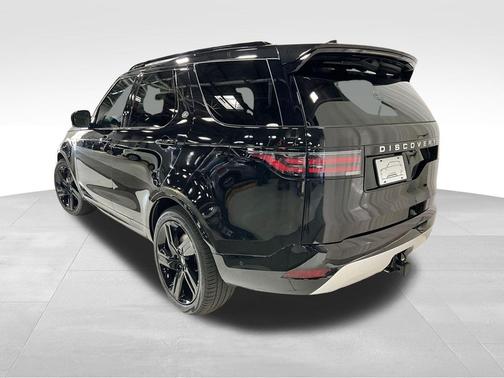 Santorini Black Metallic 2025 Land Rover Discovery P360 Metropolitan Edition