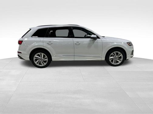 Carrara White 2022 Audi Q7 55 Premium Plus