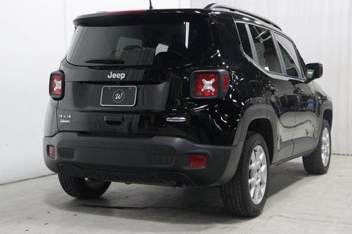 Photo 3 of 34 of 2019 Jeep Renegade Latitude