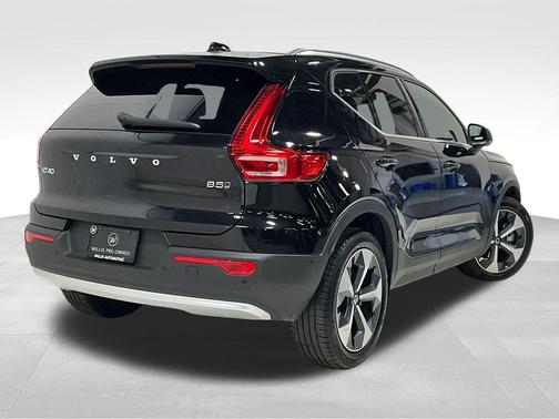2025 Volvo XC40 B5 Plus Bright Theme