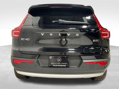 2025 Volvo XC40 B5 Plus Bright Theme