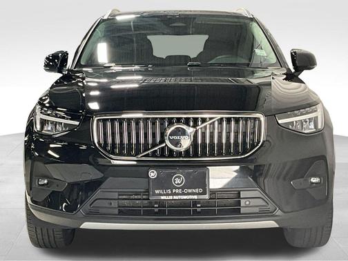 2025 Volvo XC40 B5 Plus Bright Theme