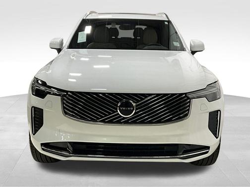 2025 Volvo XC90 B5 Core