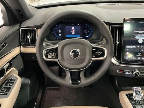 2025 Volvo XC90 B5 Core