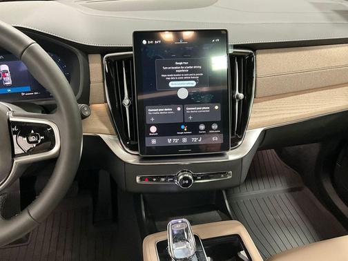 2025 Volvo XC90 B5 Core