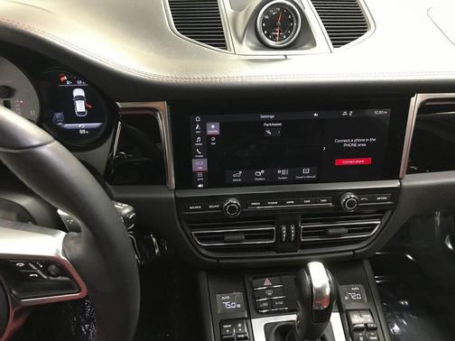 White 2020 Porsche Macan Macan