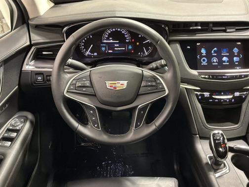Radiant Silver Metallic 2017 Cadillac XT5 Premium Luxury