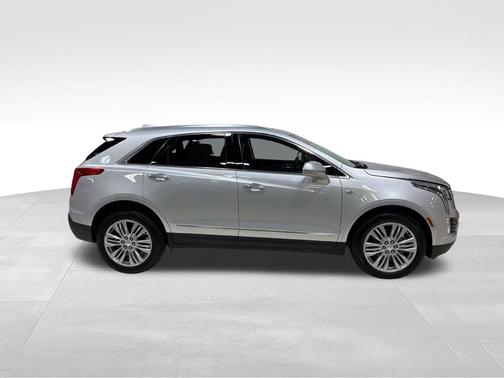 Radiant Silver Metallic 2017 Cadillac XT5 Premium Luxury