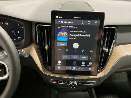 2026 Volvo XC60 B5 Plus