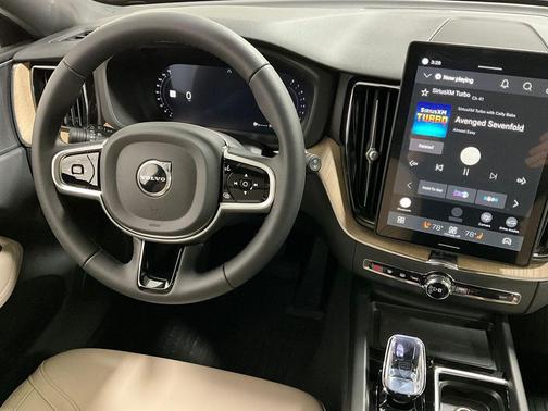 2026 Volvo XC60 B5 Plus