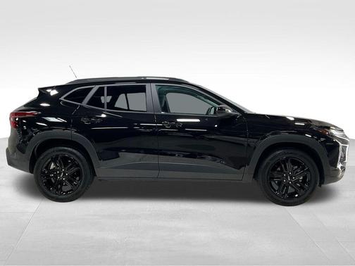 Mosaic Black Metallic 2025 Chevrolet Trax FWD ACTIV