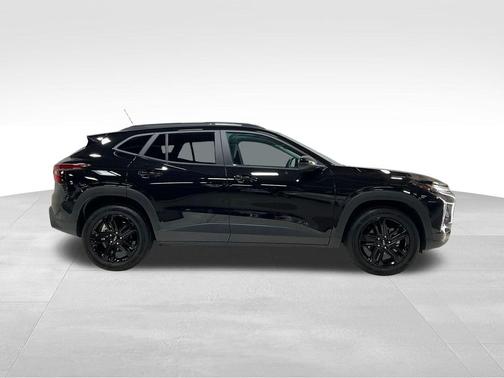 Mosaic Black Metallic 2025 Chevrolet Trax FWD ACTIV