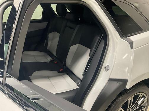 2026 Land Rover Range Rover Velar P250 SE R-Dynamic