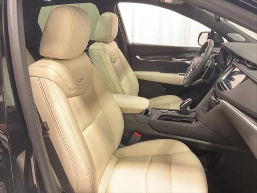 2022 Cadillac XT5 Sport