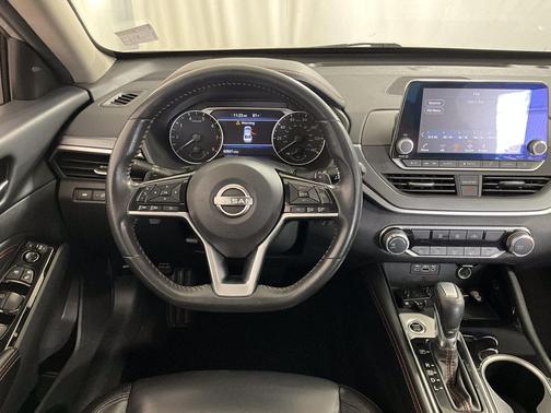 Brilliant Silver Metallic 2023 Nissan Altima SR FWD