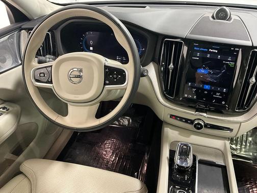 2022 Volvo XC60 Recharge Plug-In Hybrid T8 Inscription