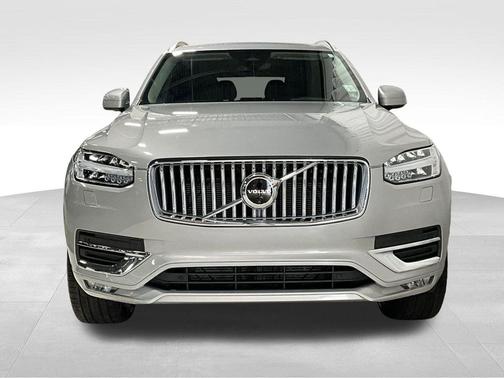 2024 Volvo XC90 B5 Plus Bright Theme