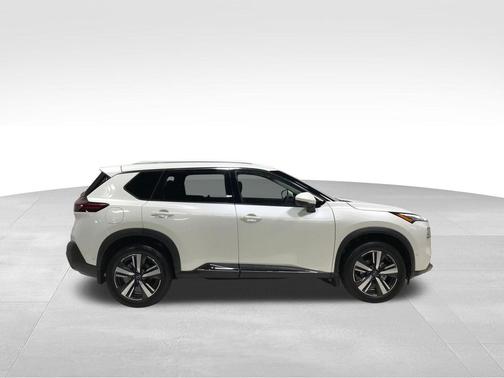 Pearl White Tricoat 2023 Nissan Rogue SL