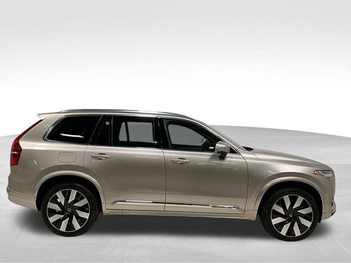 2024 Volvo XC90 Recharge Plug-In Hybrid T8 Ultimate Bright Theme 7-Seater