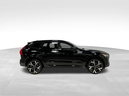 Onyx Black Metallic 2026 Volvo XC60 B5 Ultra