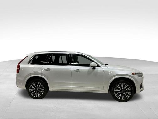 2020 Volvo XC90 T6 Momentum
