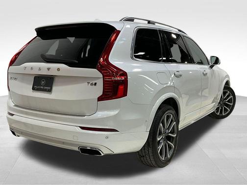 2019 Volvo XC90 T6 Momentum
