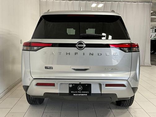 Brilliant Silver Metallic 2025 Nissan Pathfinder SL 4WD