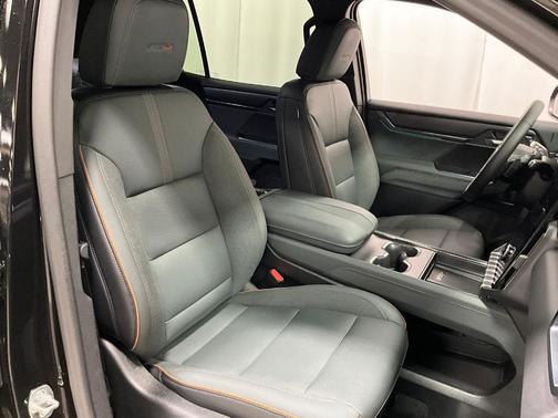 2024 GMC Acadia AT4