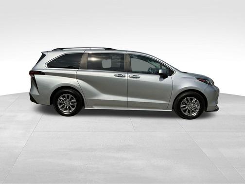 2024 Toyota Sienna XLE 7 Passenger
