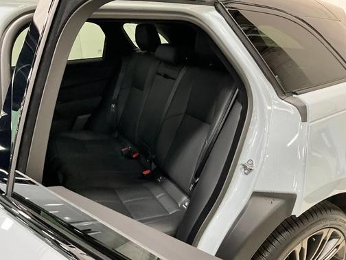 2026 Land Rover Range Rover Velar P400 Dynamic SE