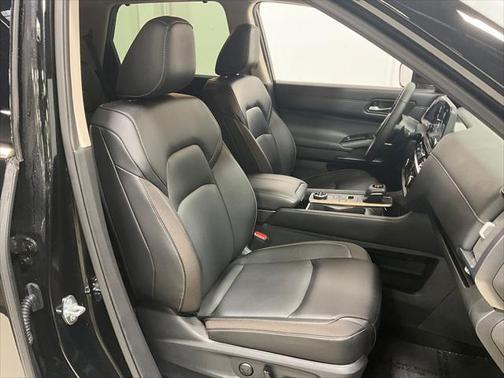 2024 Nissan Pathfinder SL 4WD