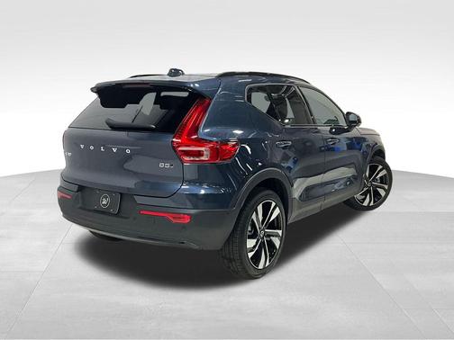 2026 Volvo XC40 B5 Ultra