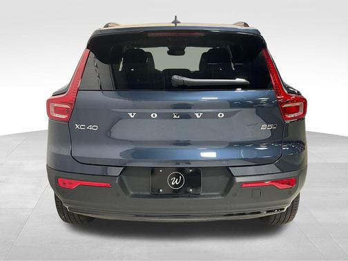 2026 Volvo XC40 B5 Ultra