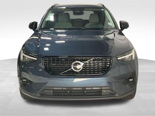 2026 Volvo XC40 B5 Ultra