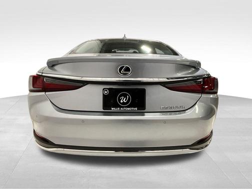 2025 Lexus ES 300h Luxury
