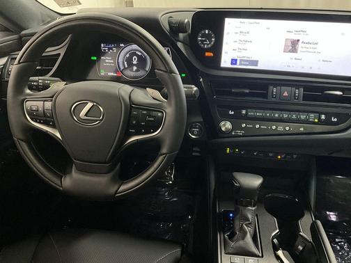 2025 Lexus ES 300h Luxury