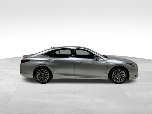 2025 Lexus ES 300h Luxury