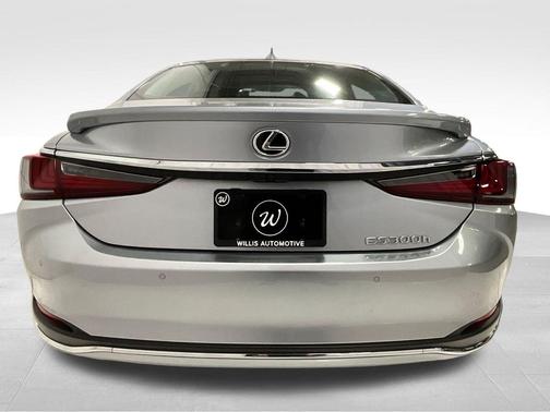 2025 Lexus ES 300h Luxury