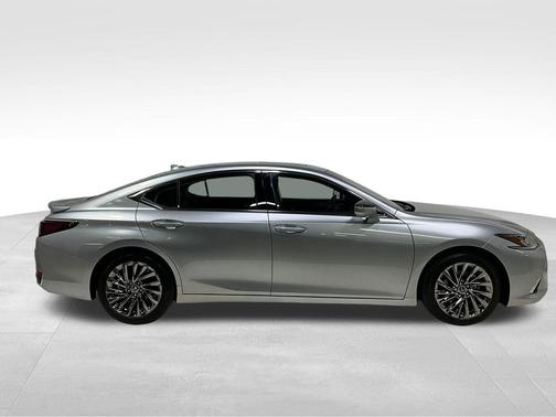 2025 Lexus ES 300h Luxury