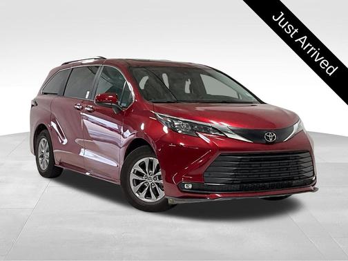 Pearl 2026 Toyota Sienna XLE