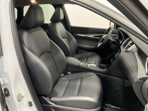 2024 INFINITI QX50 Luxe
