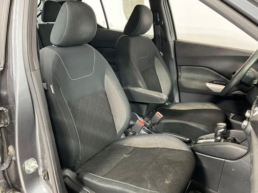 Gun Metallic 2019 Nissan Kicks SV