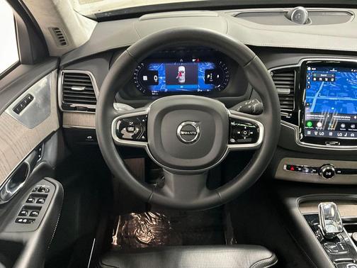Onyx Black Metallic 2023 Volvo XC90 B6 Ultimate 7-Seater