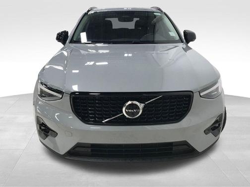 Vapour Grey Metallic 2026 Volvo XC40 Plus, B5 AWD Gas (mild hybrid), Dark