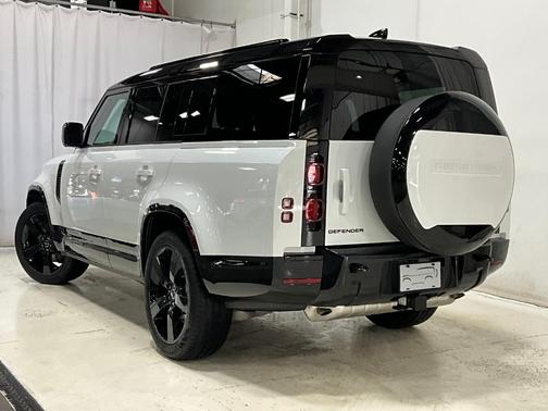 2025 Land Rover Defender P400 X-Dynamic SE