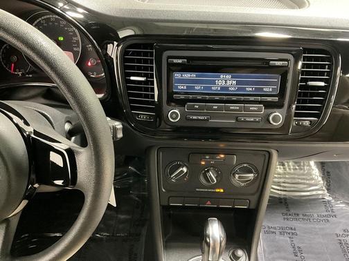 Black Uni 2014 Volkswagen Beetle 2.5L