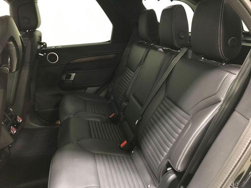 Santorini Black Metallic 2025 Land Rover Discovery P300 Dynamic SE