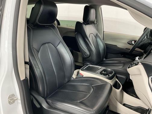 Bright White Clearcoat 2023 Chrysler Pacifica Hybrid Touring L