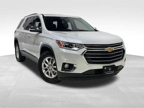 Iridescent Pearl Tricoat 2021 Chevrolet Traverse LT Leather
