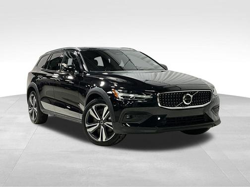 2025 Volvo V60 Cross Country Plus, B5 AWD Gas (mild hybrid)